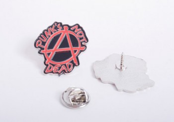 PUNKS NOT DEAD PIN