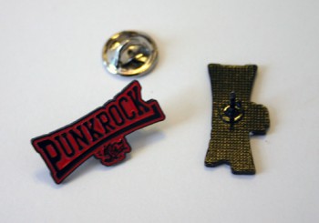 PUNKROCK GEGEN NAZIS PIN rot