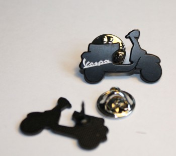 VESPA SCOOTER SHAPE PIN BLACK
